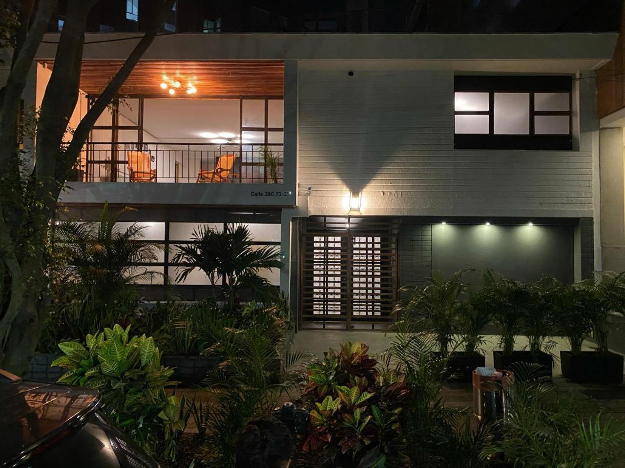 Casa Mosaiko Primer Parque Laureles Medellín Exteriér fotografie